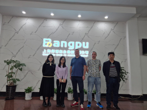 Директор и главный инженер предприятия "Гефлис" посетили насосный завод и завод по изготовлению датчиков в Шанхае